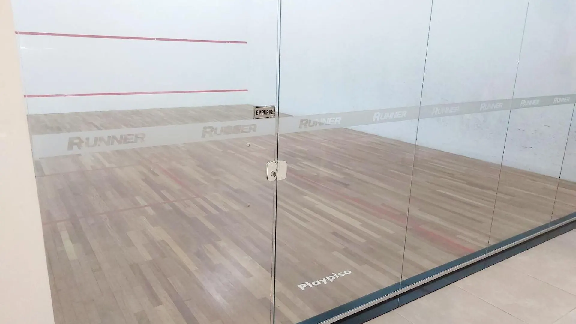 Tem Tudo Piscina Academia Sauna Squash Sao Paulo 0*,  Brazil