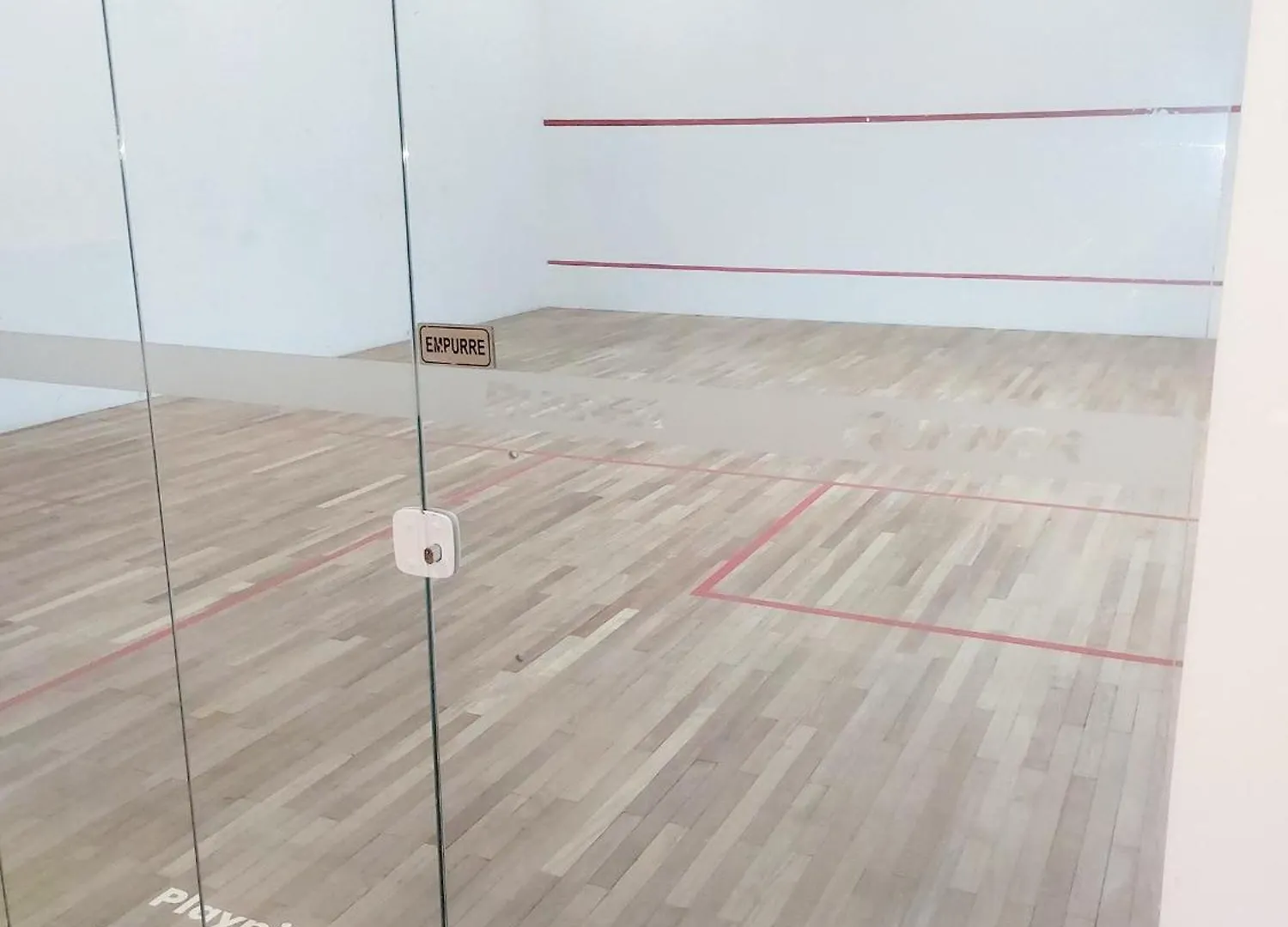 Tem Tudo Piscina Academia Sauna Squash Sao Paulo 0*,