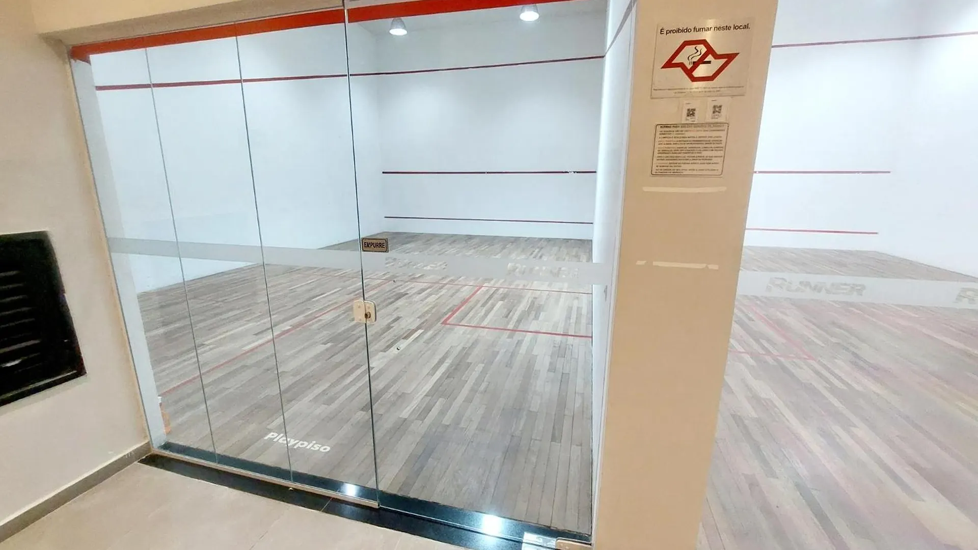Tem Tudo Piscina Academia Sauna Squash Sao Paulo Brazil