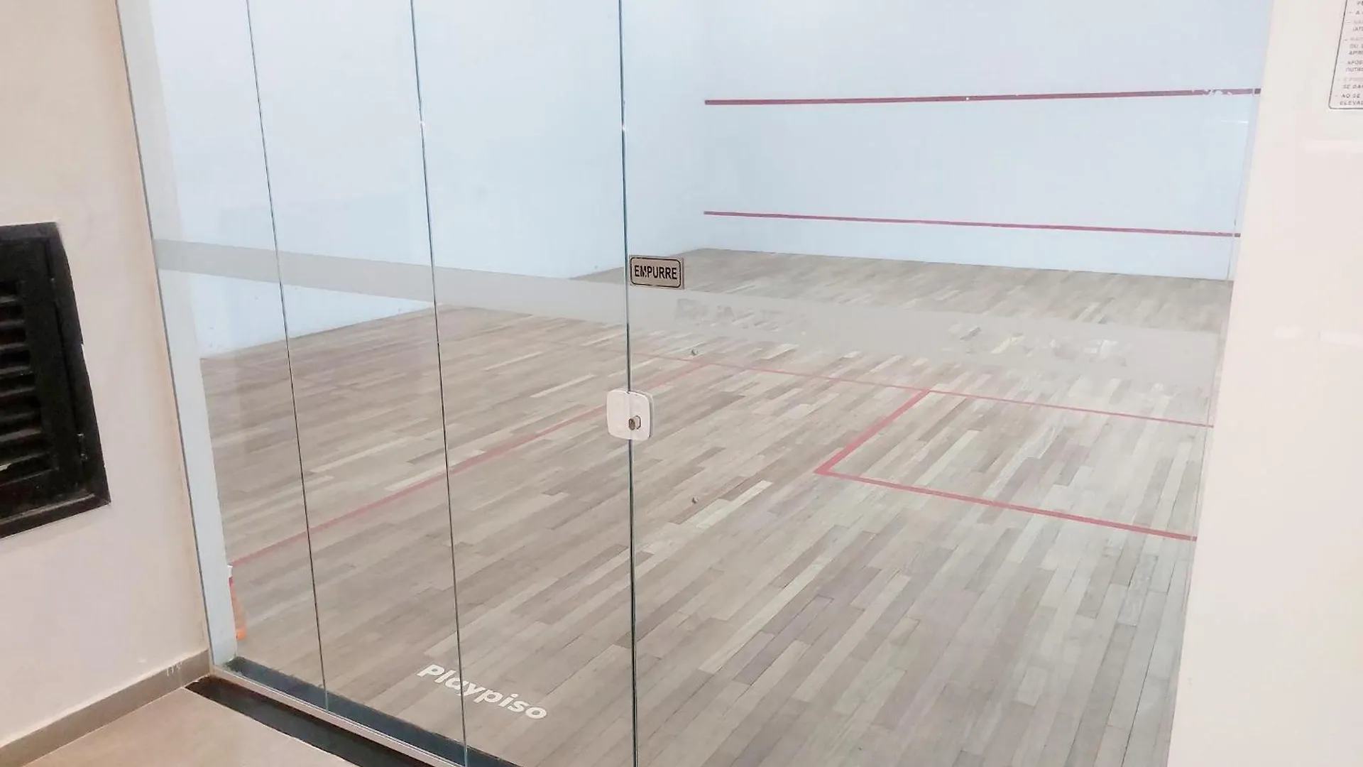 Tem Tudo Piscina Academia Sauna Squash Sao Paulo 0*,  Brazil
